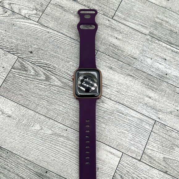 Apple Watch Series 6 (GPS, 44mm) Gold Aluminum Case w/Purple Band, incl. charger - Picture 5 of 16